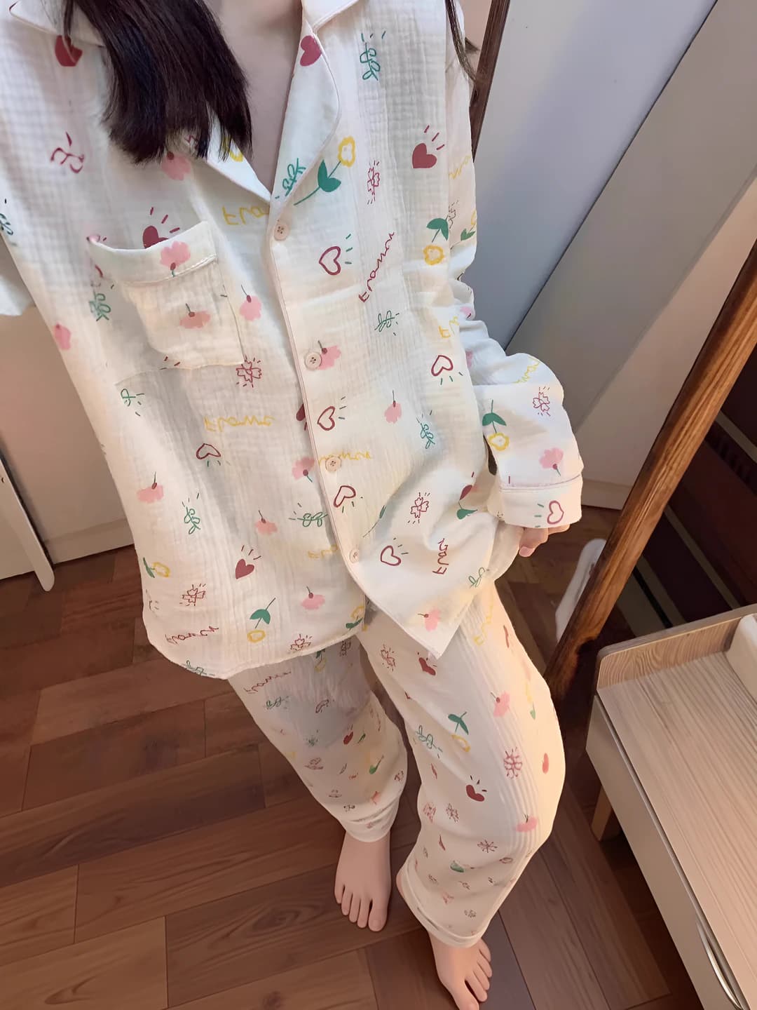 Ayollar uchun kuzgi uzun yengli va uzun shimli pijama to'plami (komplekt)