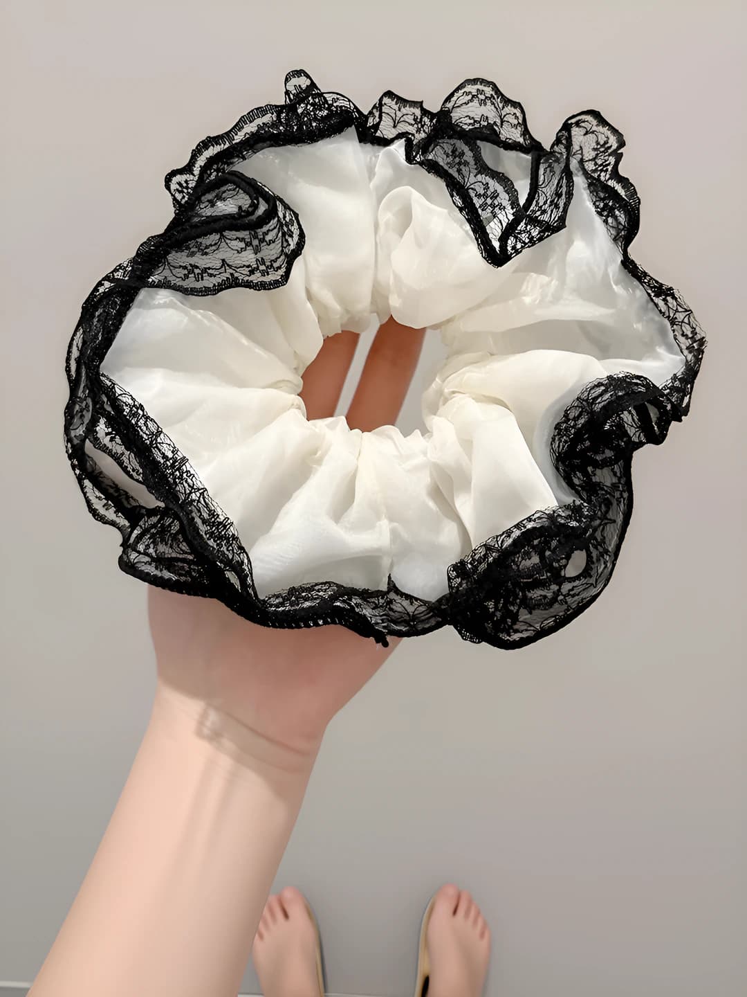 White lace edge 2 layers - 17 cm