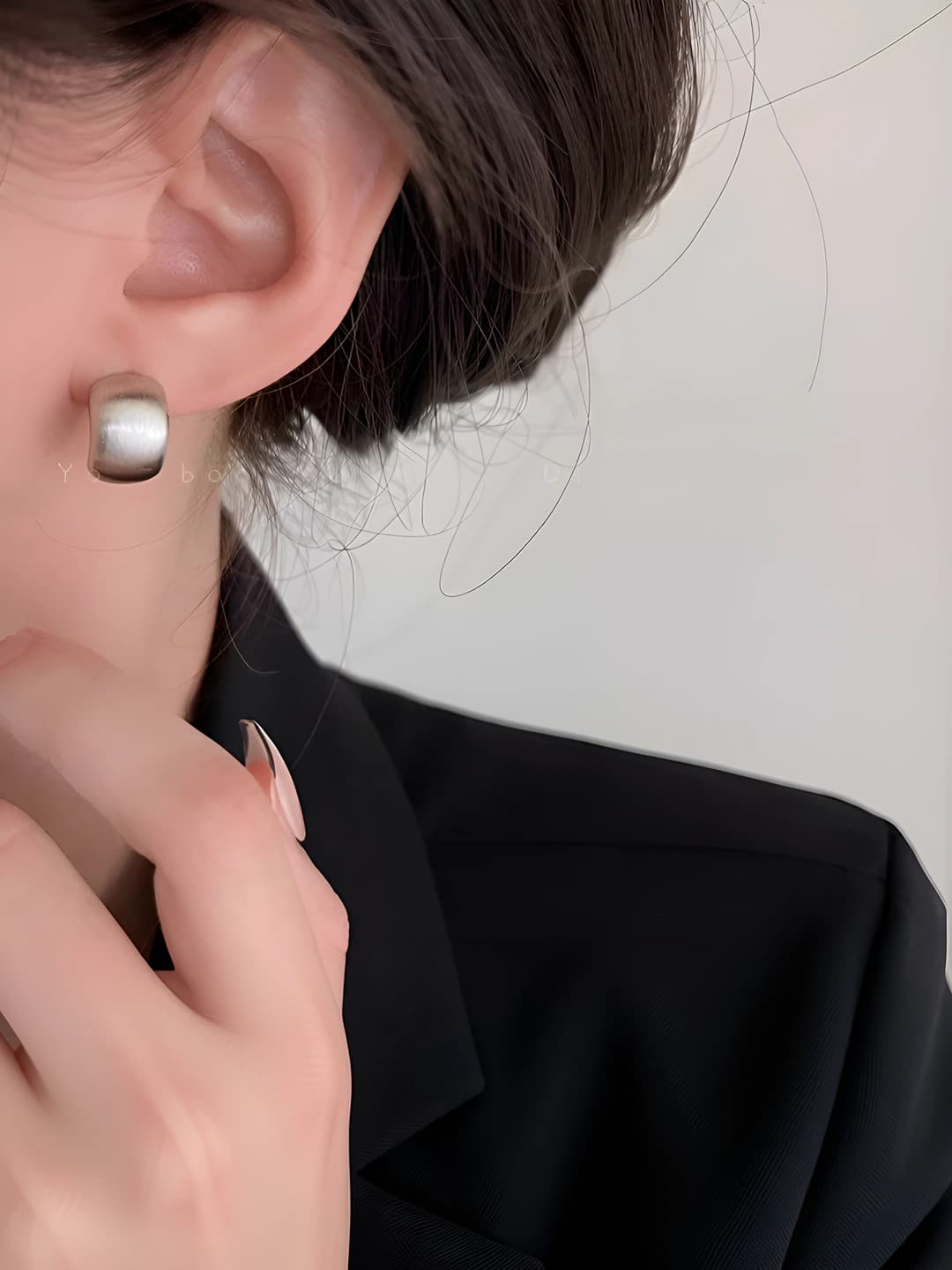 Silver, oval, brushed
