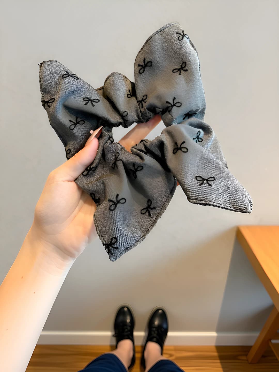 1# Grey bow square