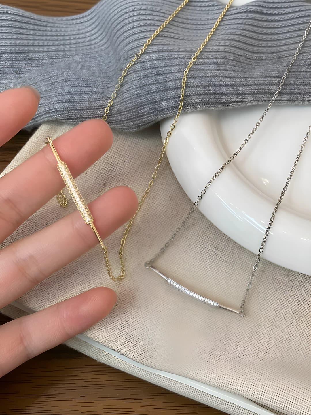 Women's short necklace with geometric zircon pendant in Korean style