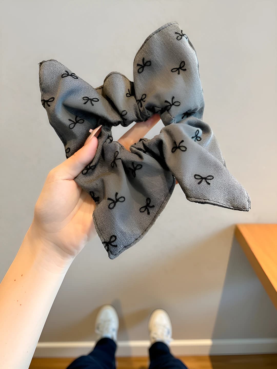 1# Grey bow square