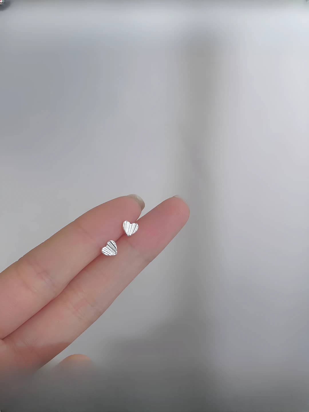 31# Small stud - Irregular heart