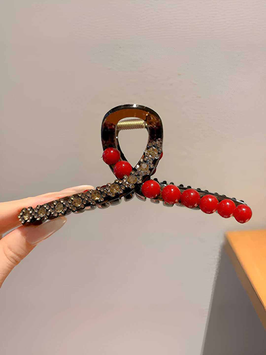Red beaded claw clip 13cm