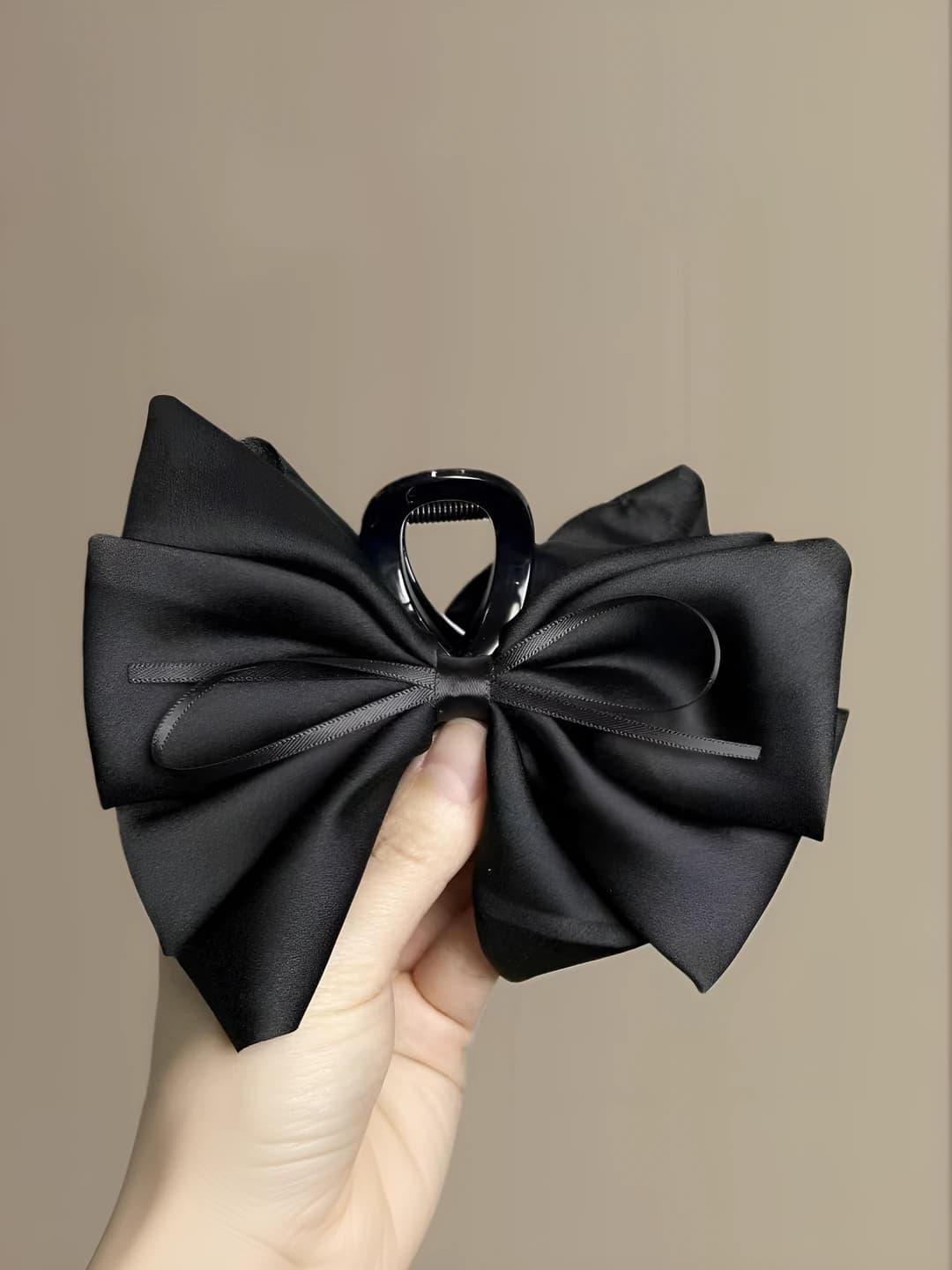 Black - ribbon clip