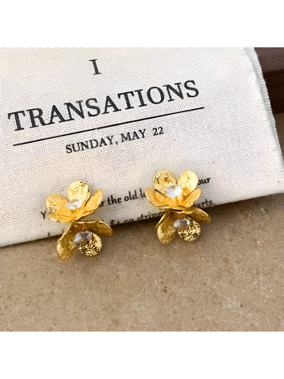 A-1626 Gold flower studs