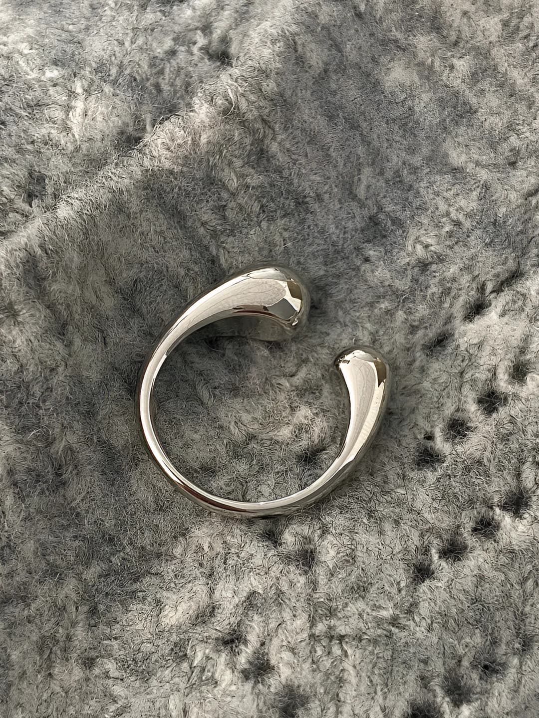 Серебряное кольцо с шариком