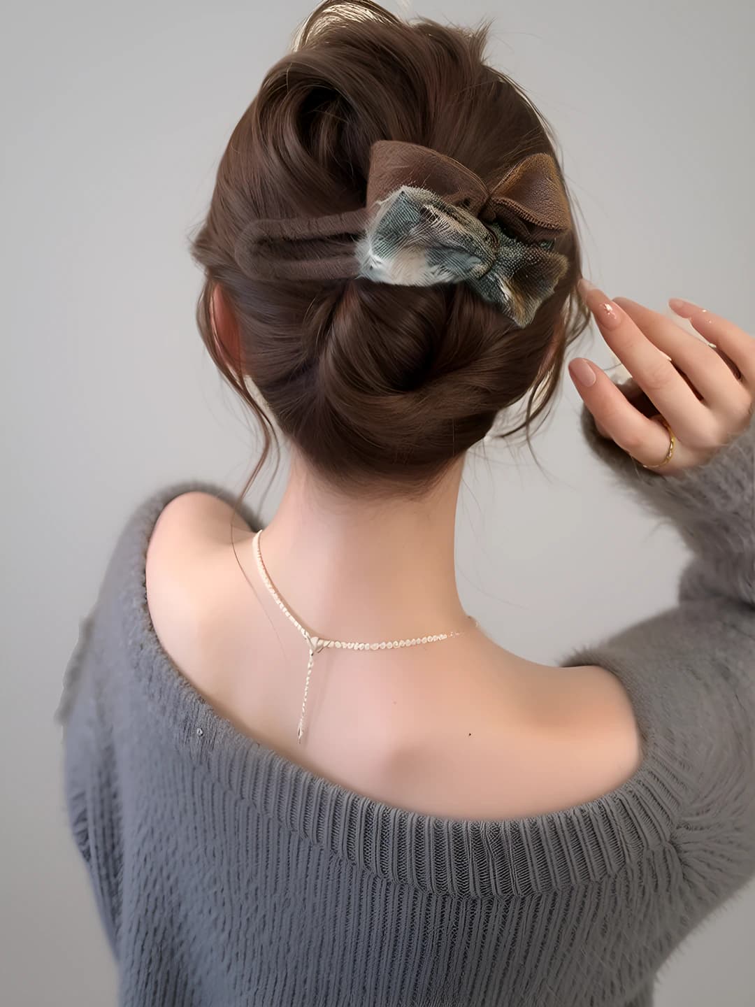 Grey-green bow 11.5 cm