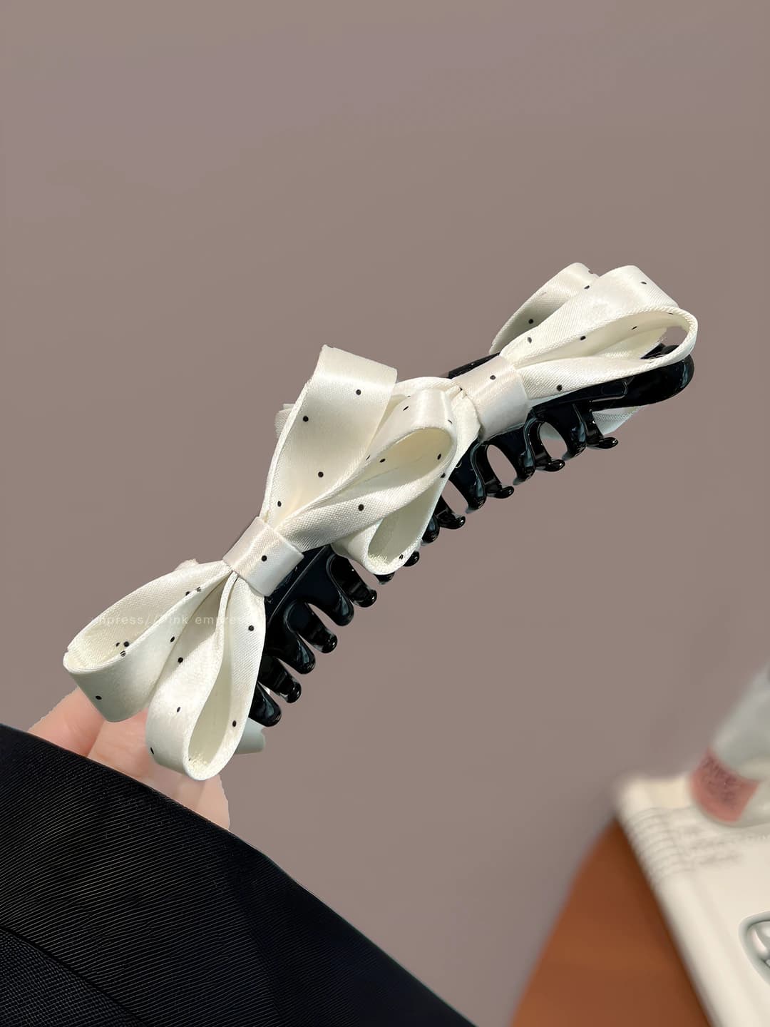 Off-white polka dot, bow banana, ~13 cm