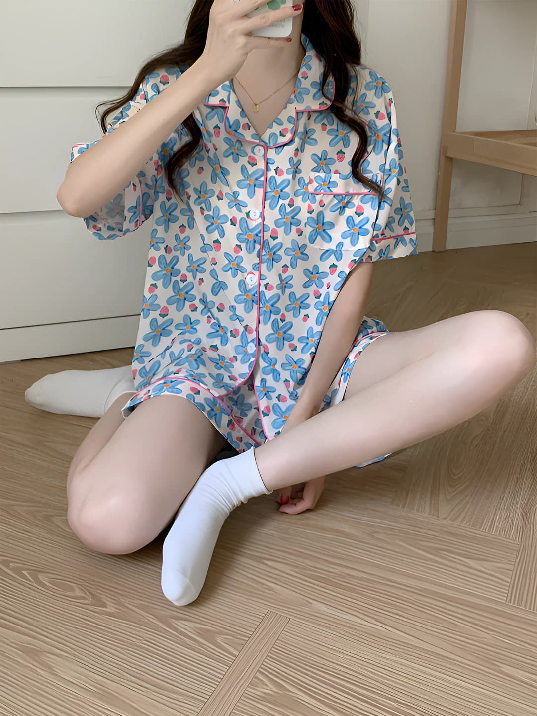 Women's summer floral pyjama set: short-sleeve top and shorts, lapel collar, stretch fabric