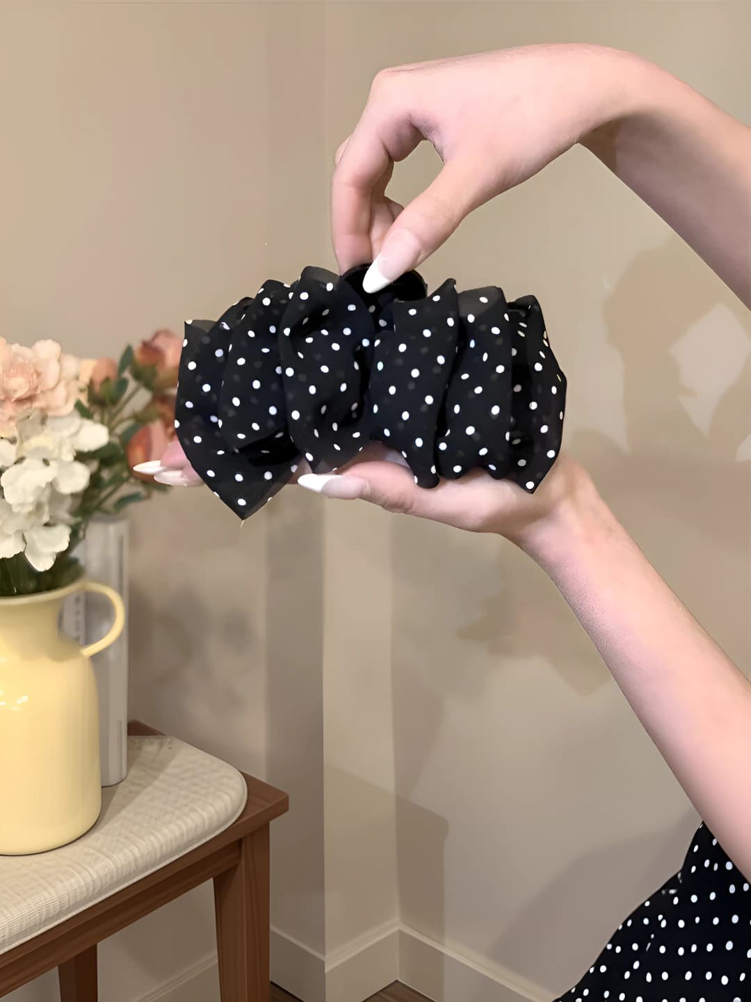 Black polka dot clip, base ~11 cm