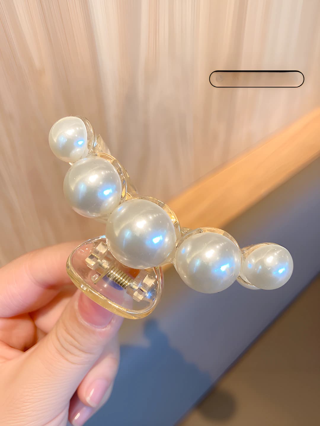 Large clear pearl 7 cm