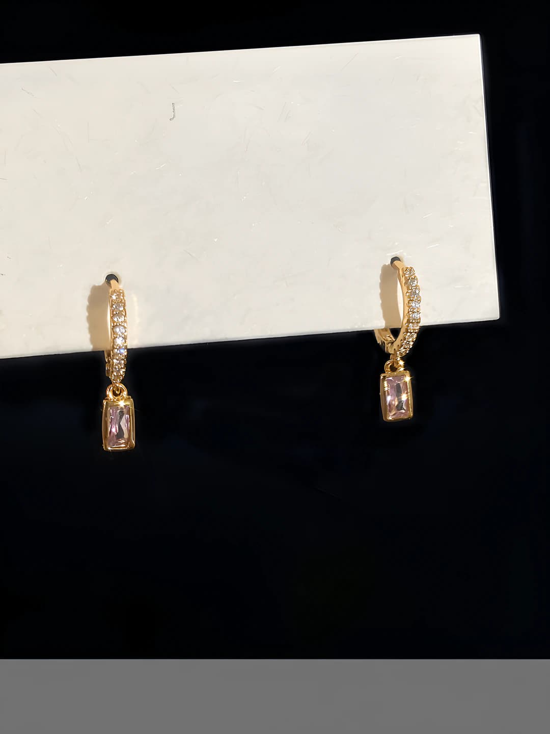 Pink rectangular zircon, gold-plated copper