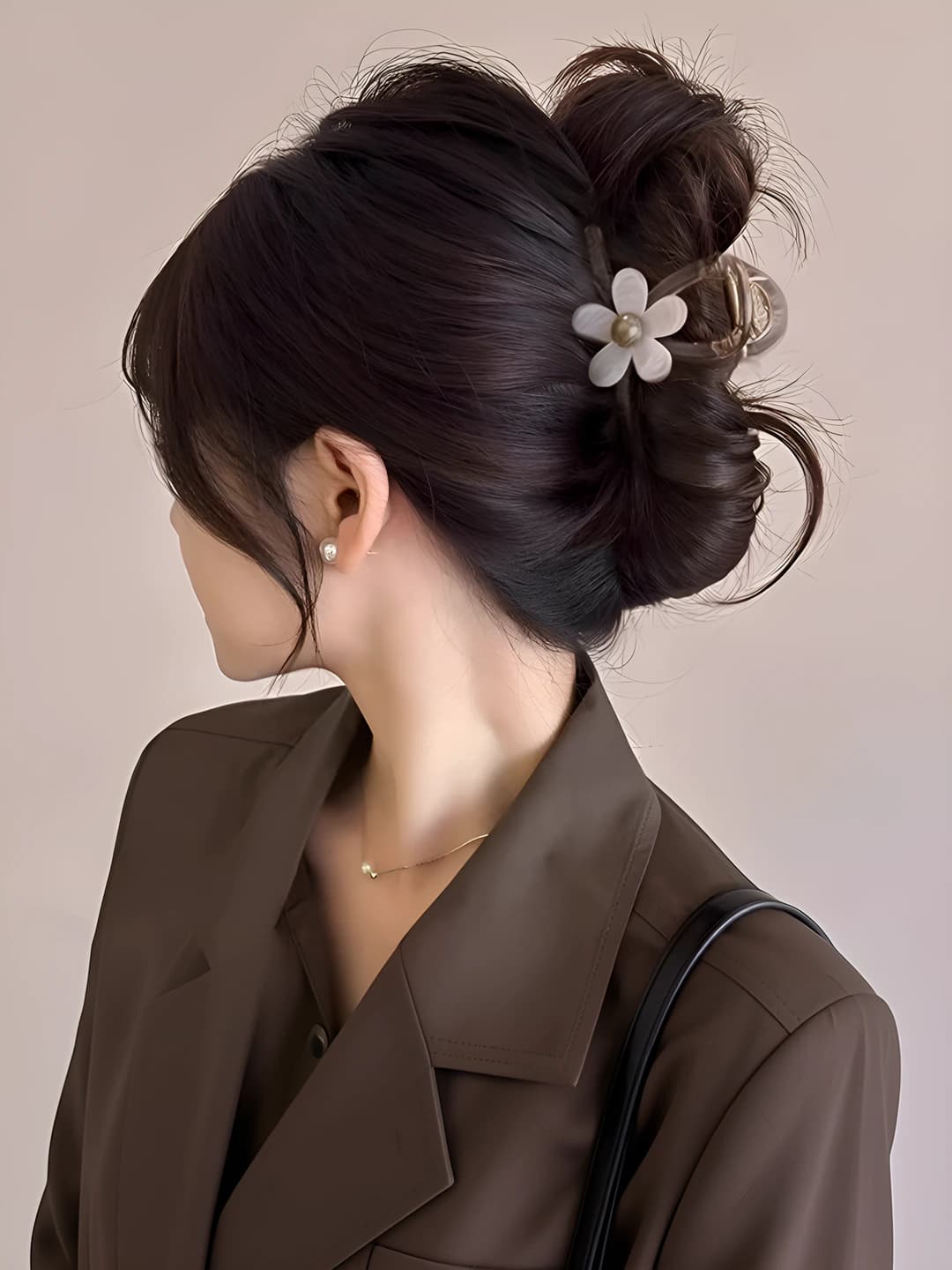 Beige 5-petal flower 8 cm
