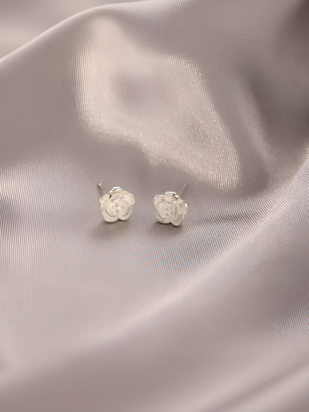 1# Small flower stud earrings