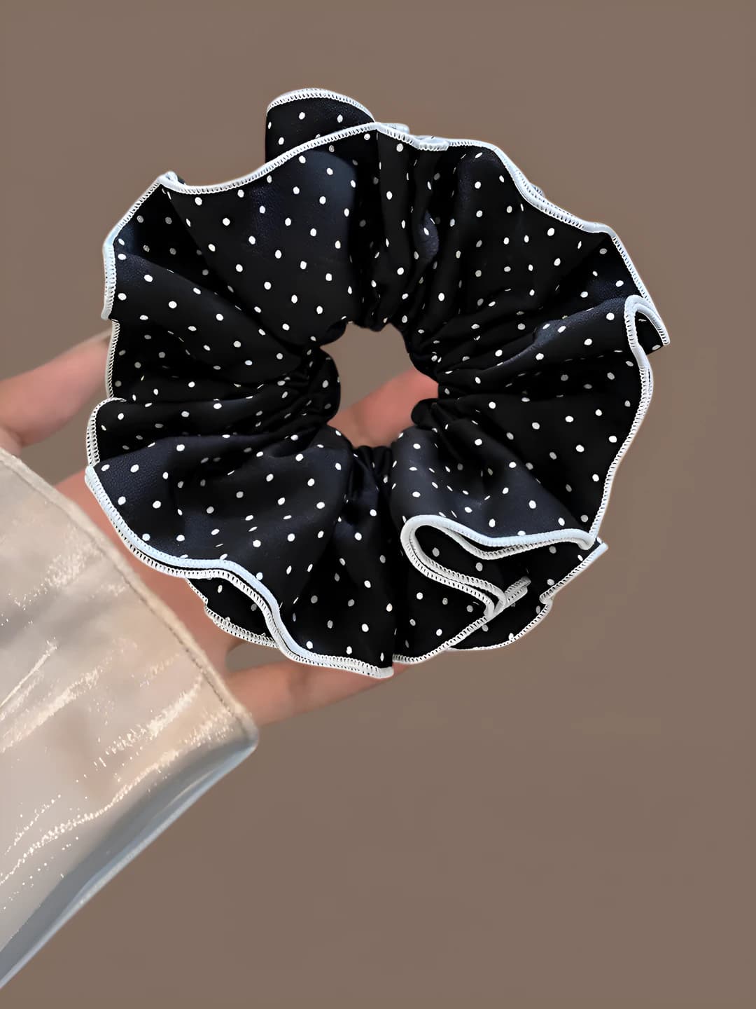 Black polka dot, 17 cm