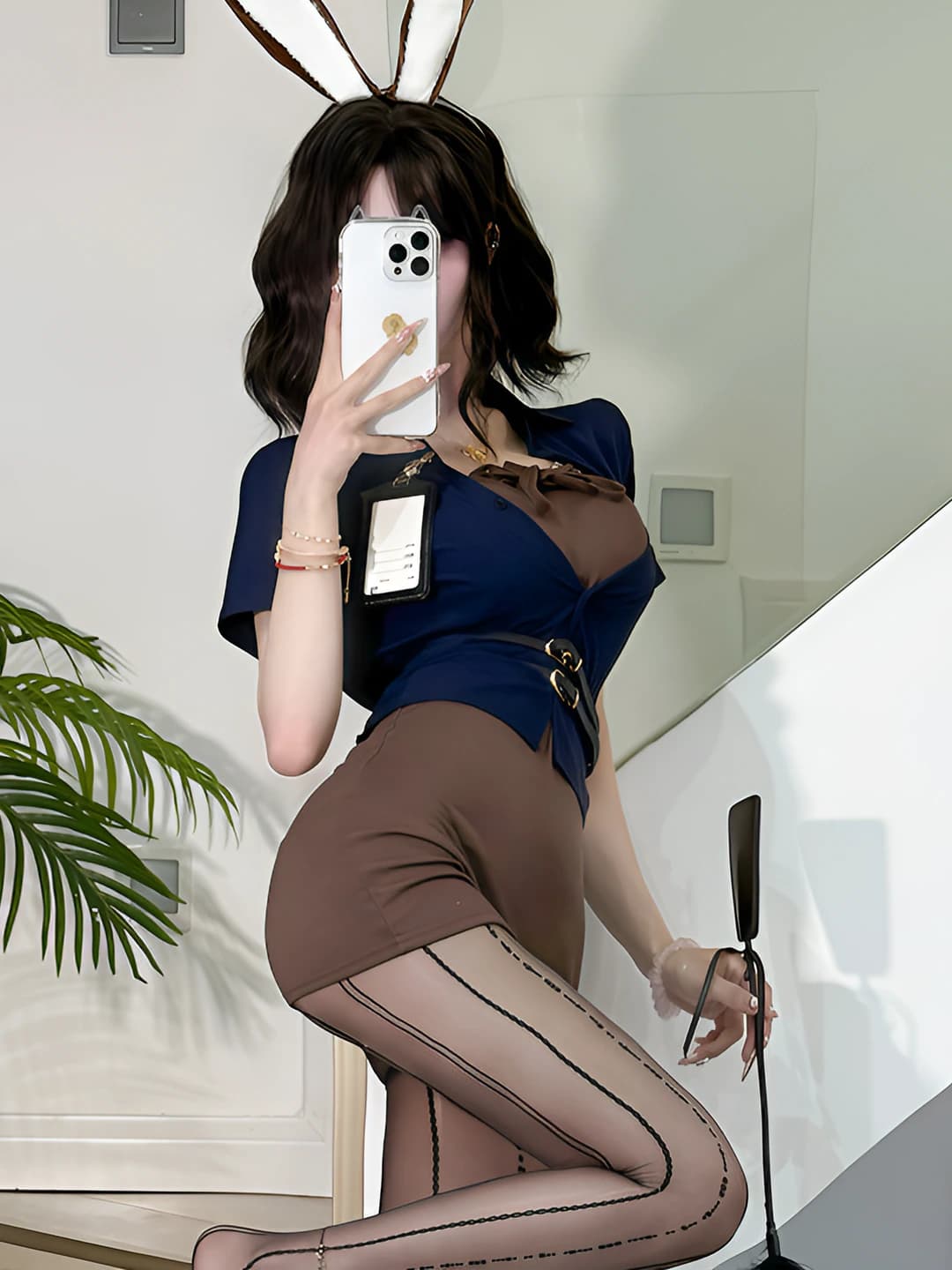 Set as pictured [no stockings]