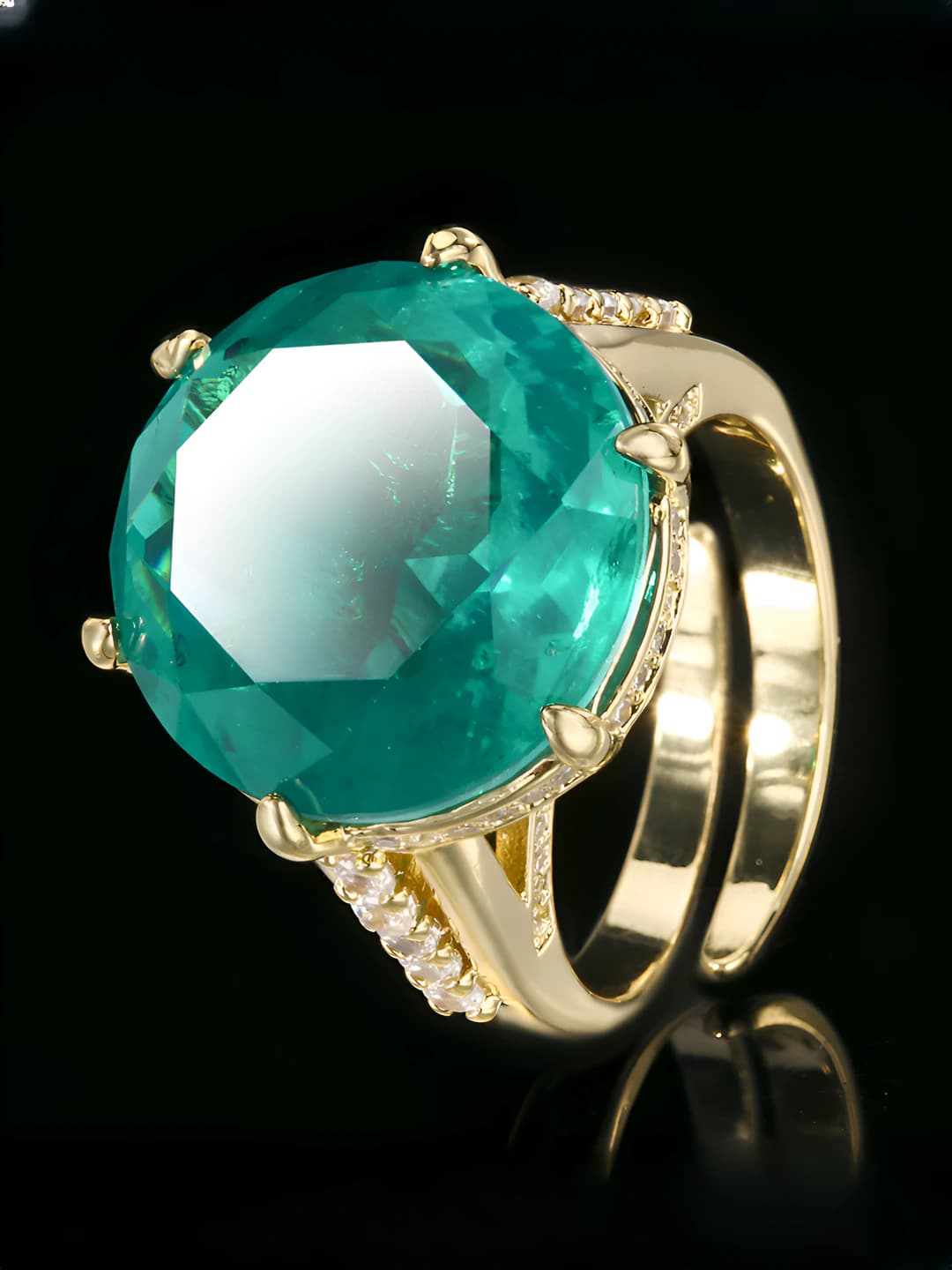Gold emerald ring