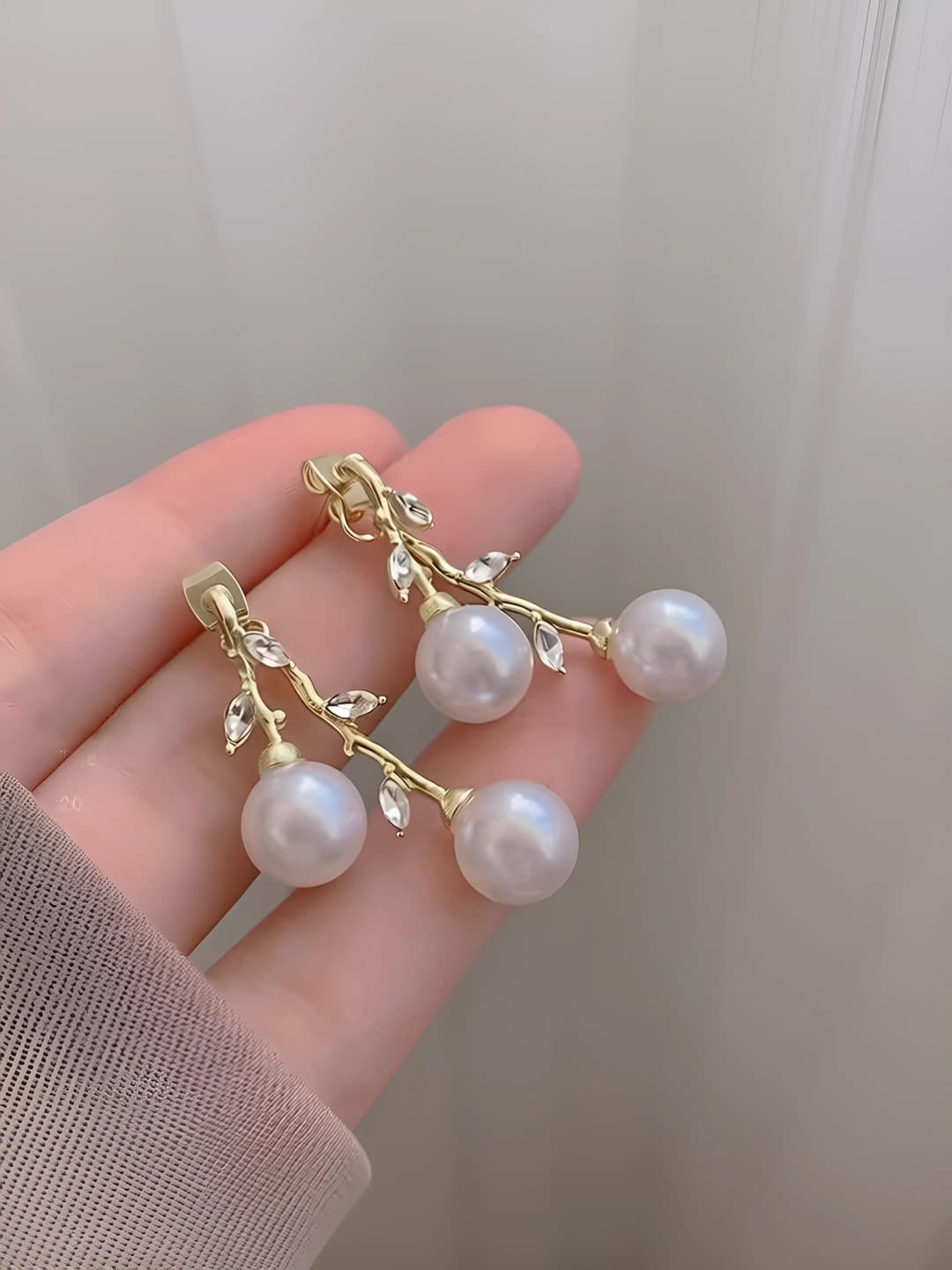 Pearl studs