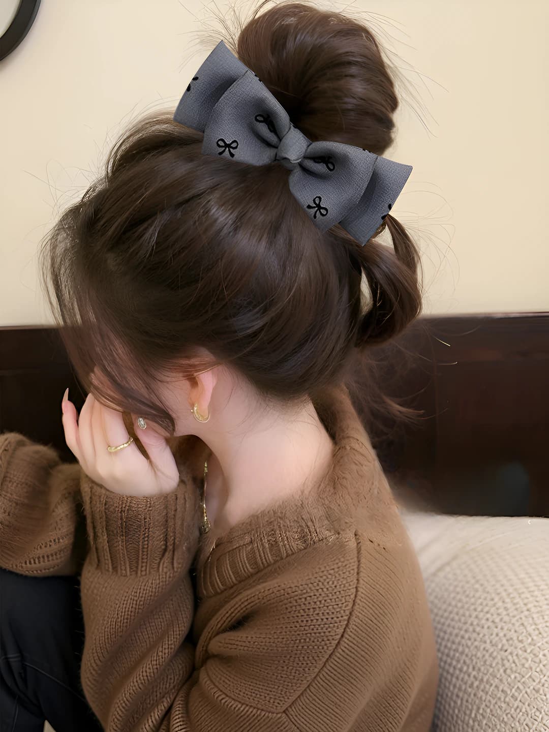 Grey bow