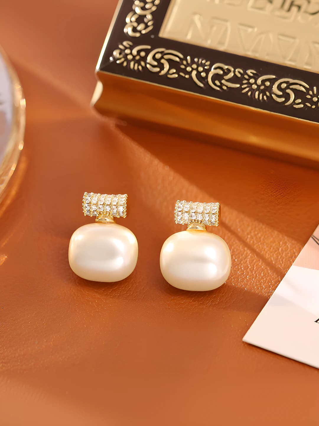 Square pearl stud
