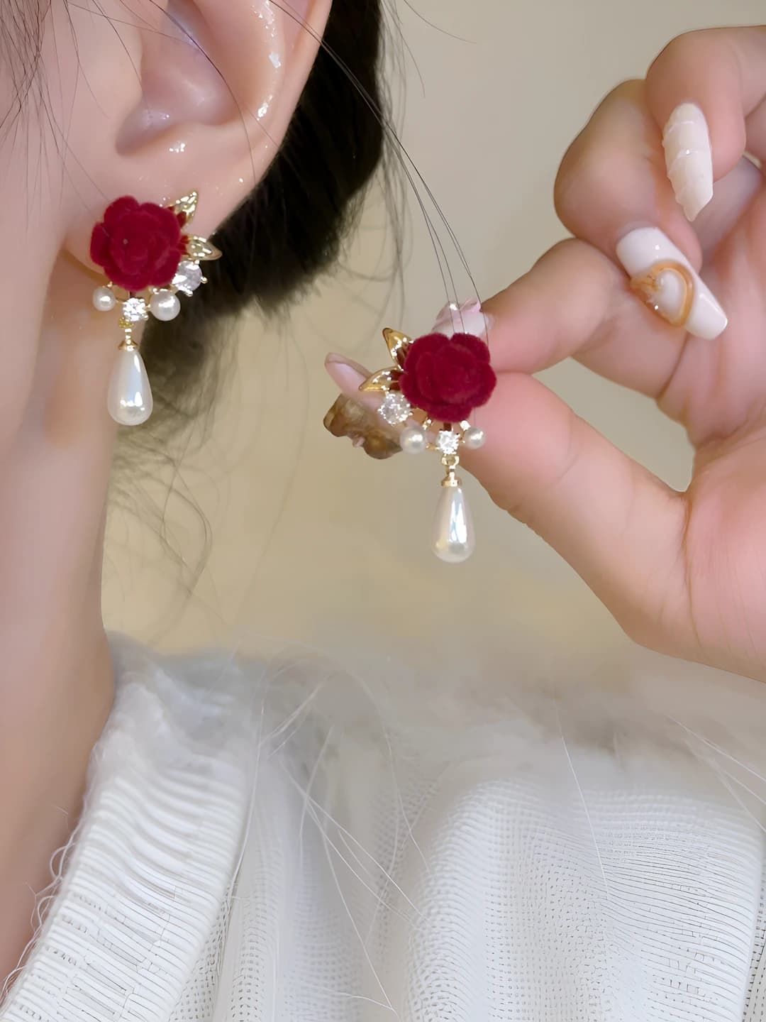 Bordo gullar marvarid quloqchin