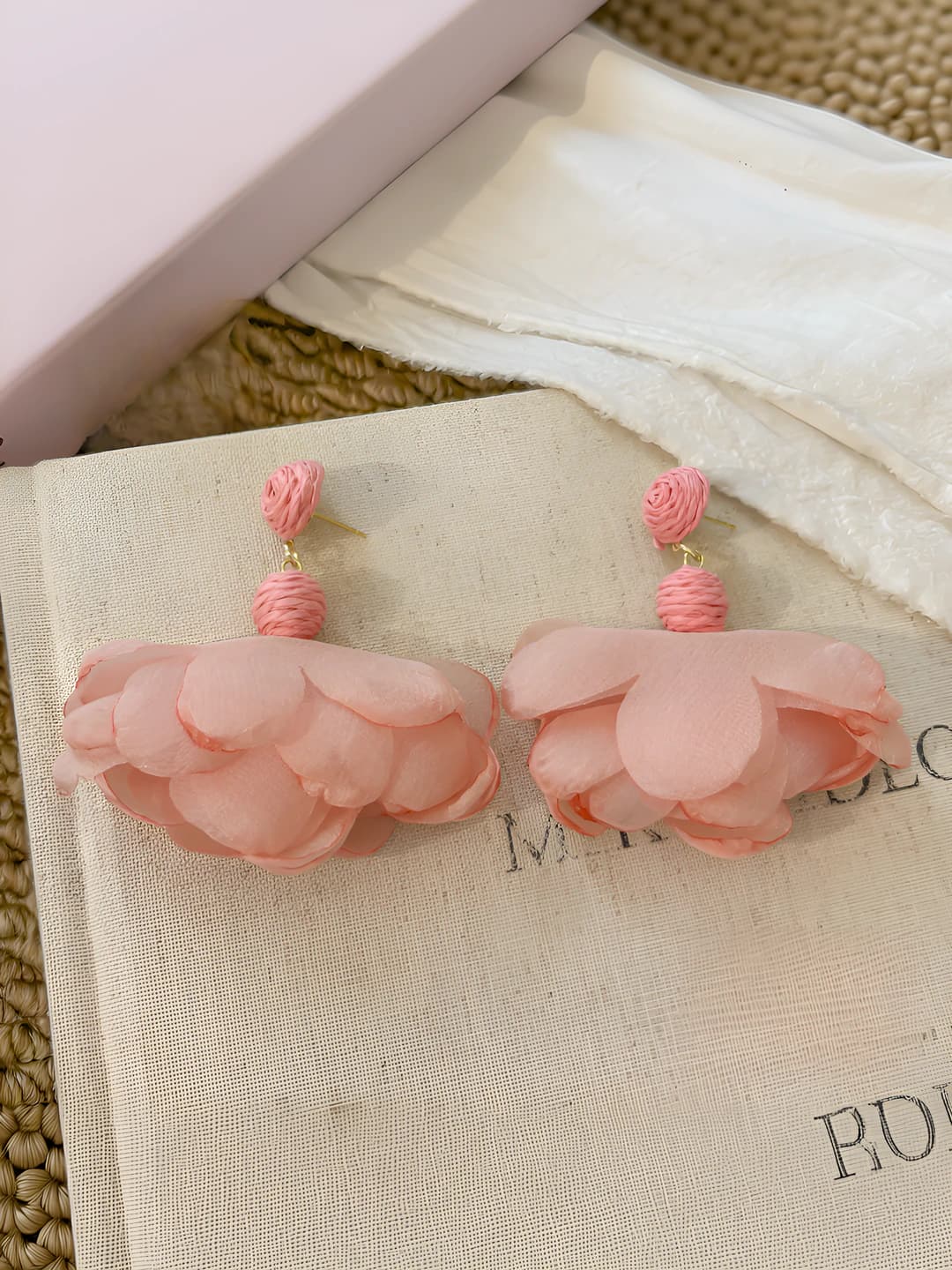 Pink chiffon flower tassel earrings (925 silver)