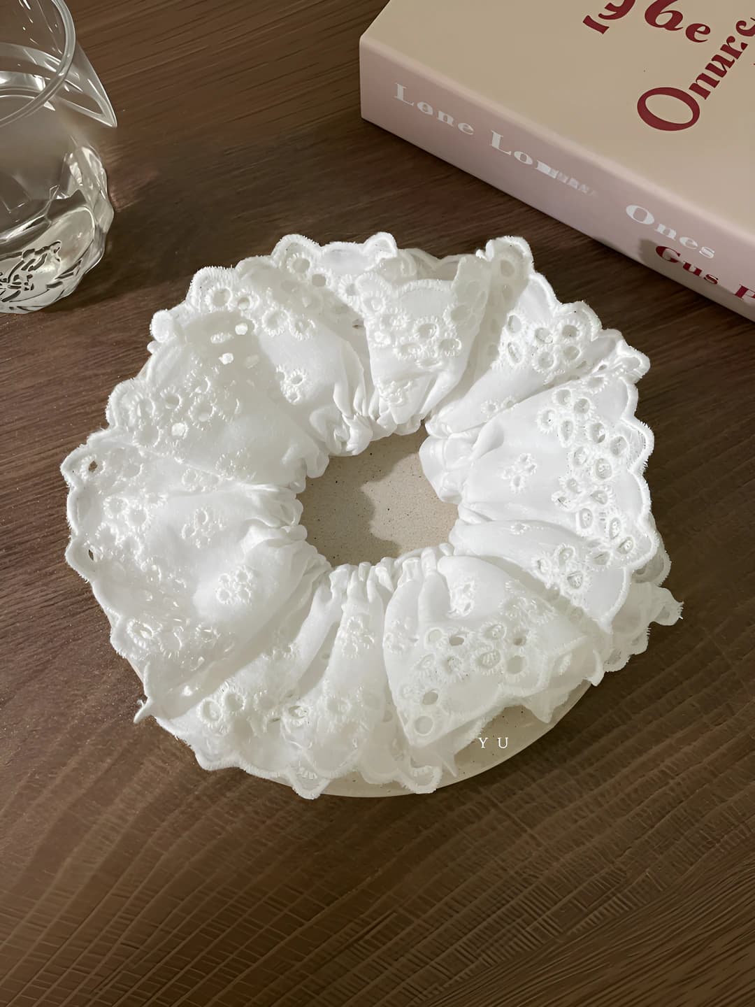 White embroidered lace, 10.5 cm