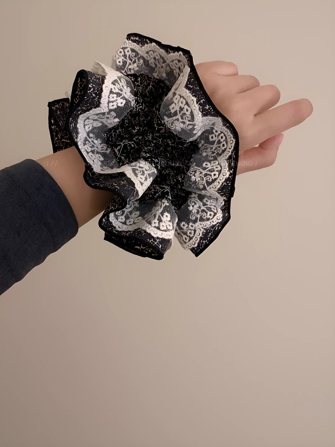 2# Black lace 15 cm
