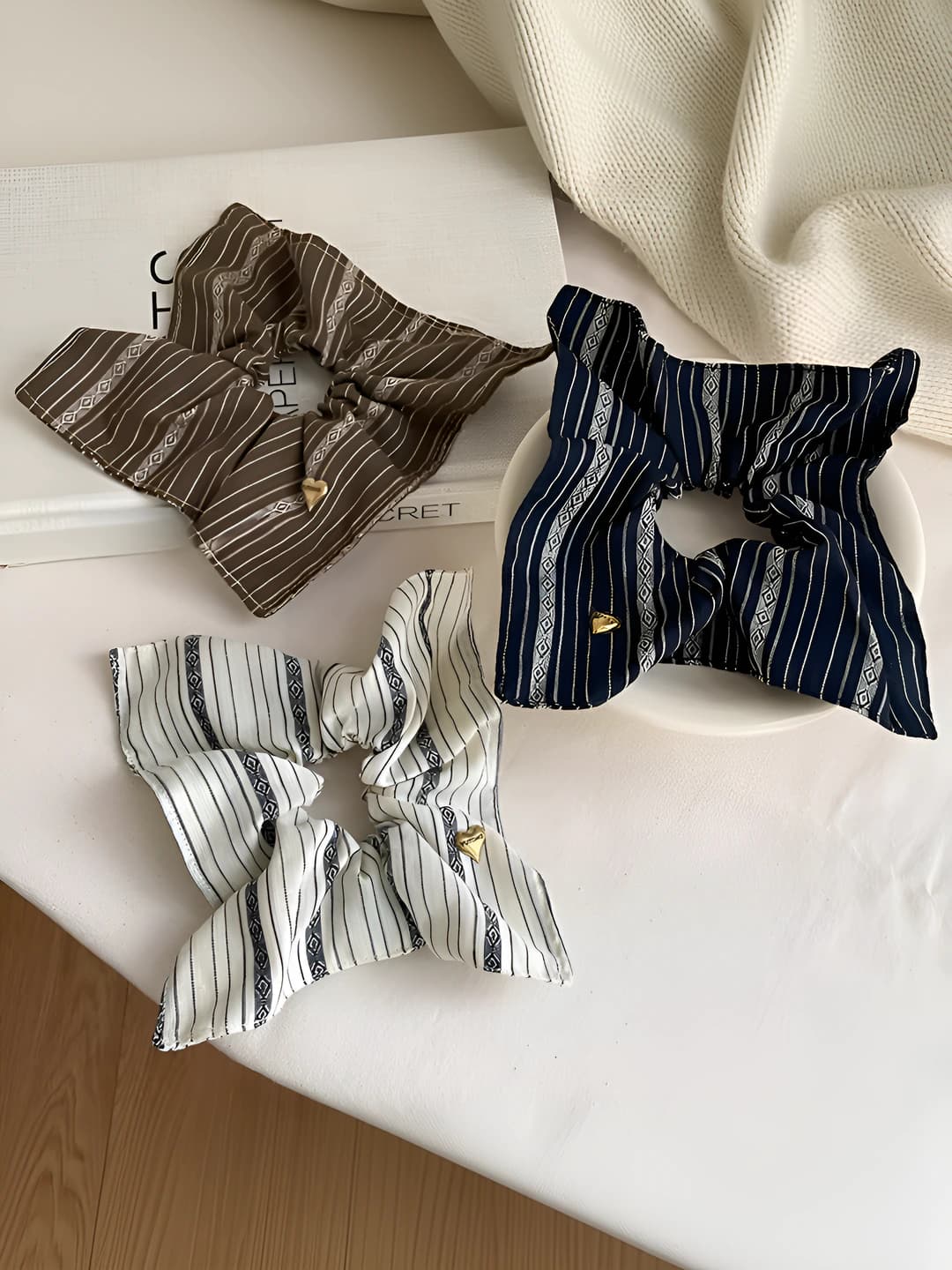 Women's retro striped hair scrunchie, stretch, for low ponytail, autumn-winter, Korean style, large size, fabric