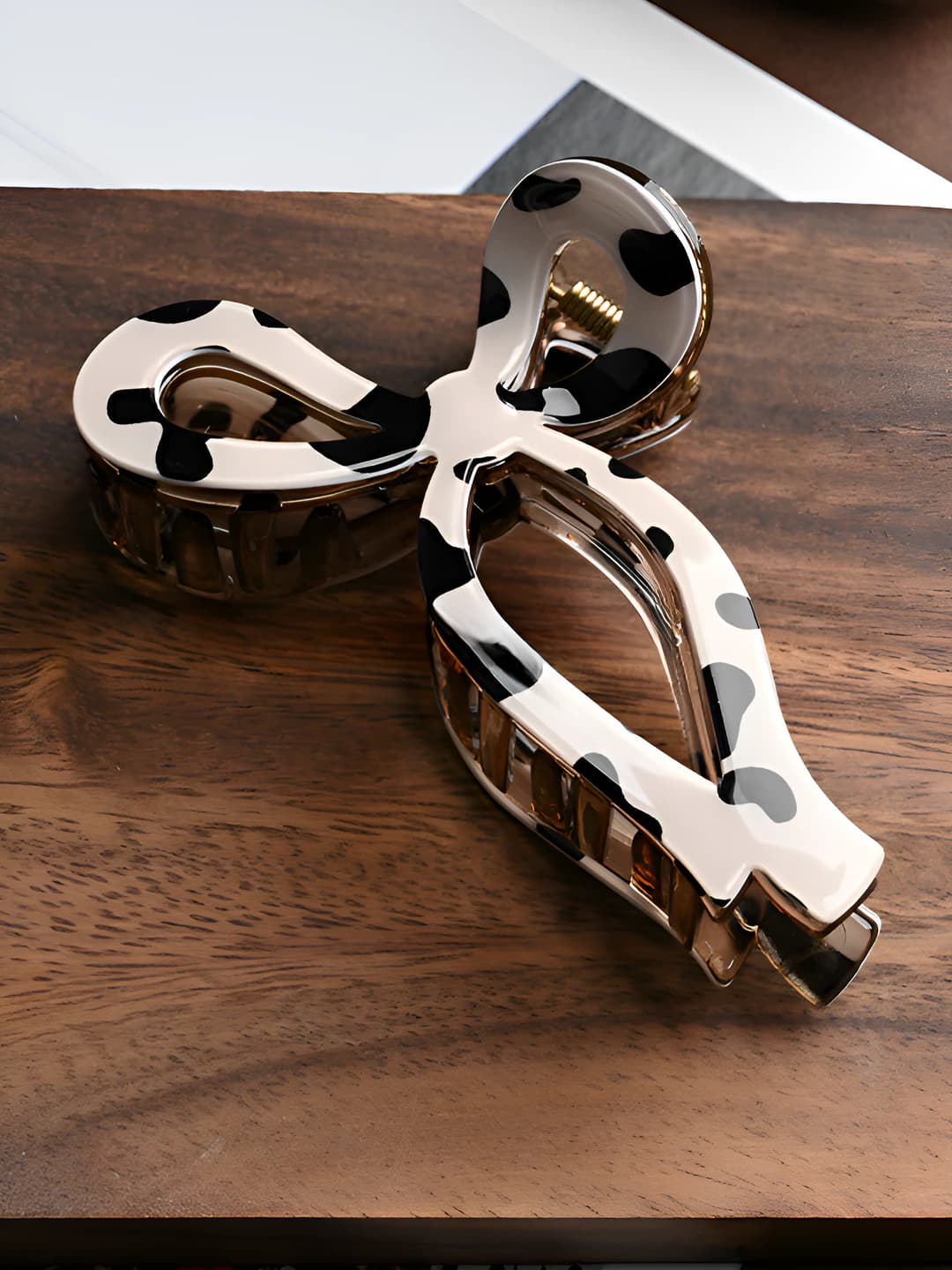 Qaychi shaklidagi qisqichbaqa - Qora-oq leopard