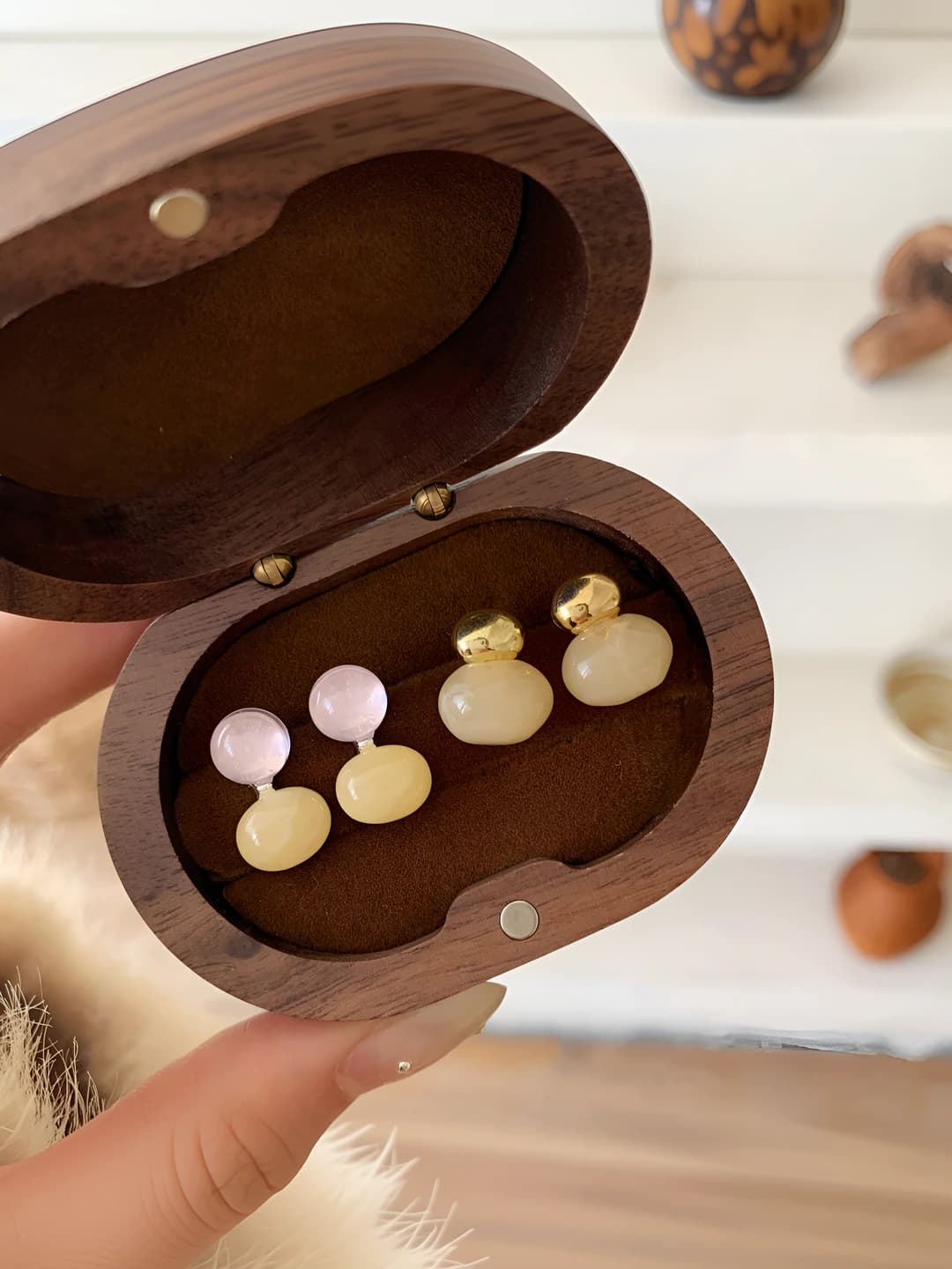 Women's retro style geometric earrings for autumn-winter with 925 silver posts, made of resin