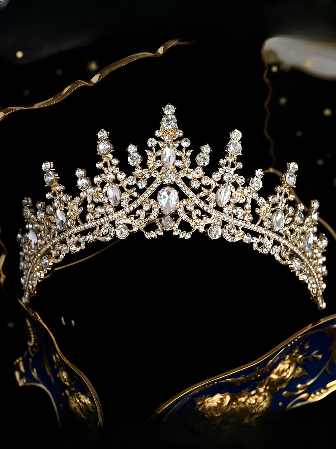 Women's retro tiara crown made of alloy with white crystal and gold plating