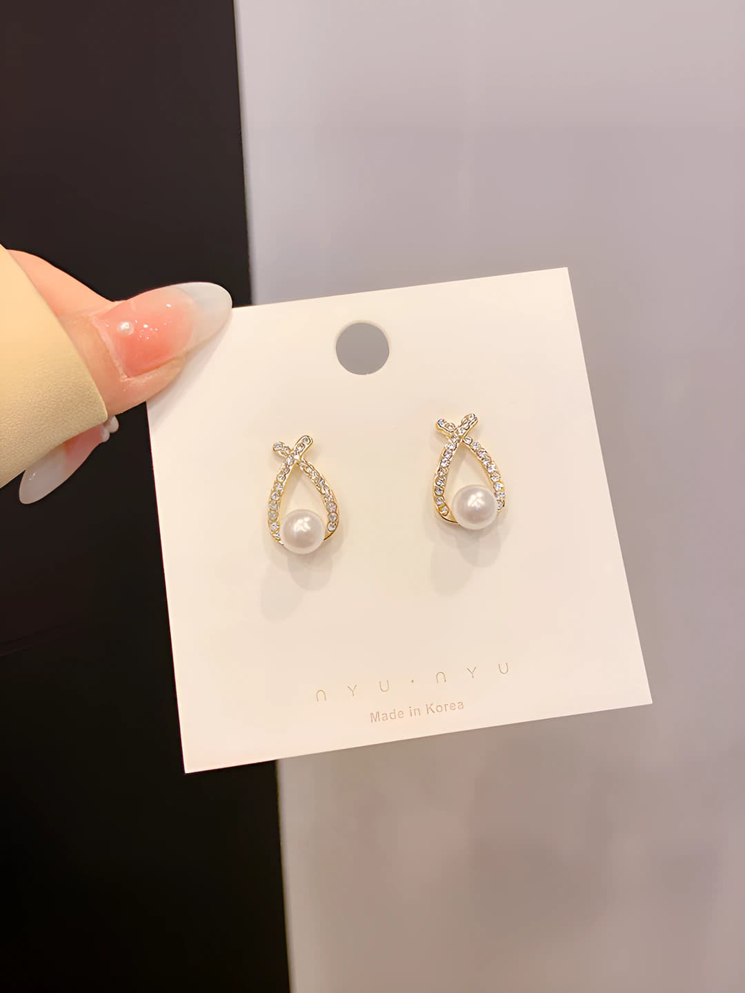 Crossed pearls