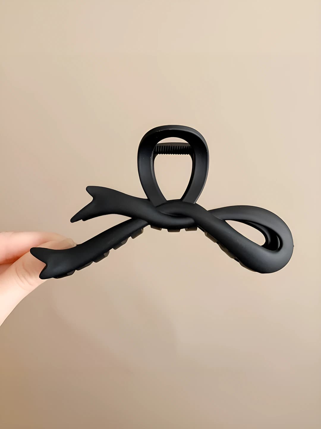 5# matte black bow clip