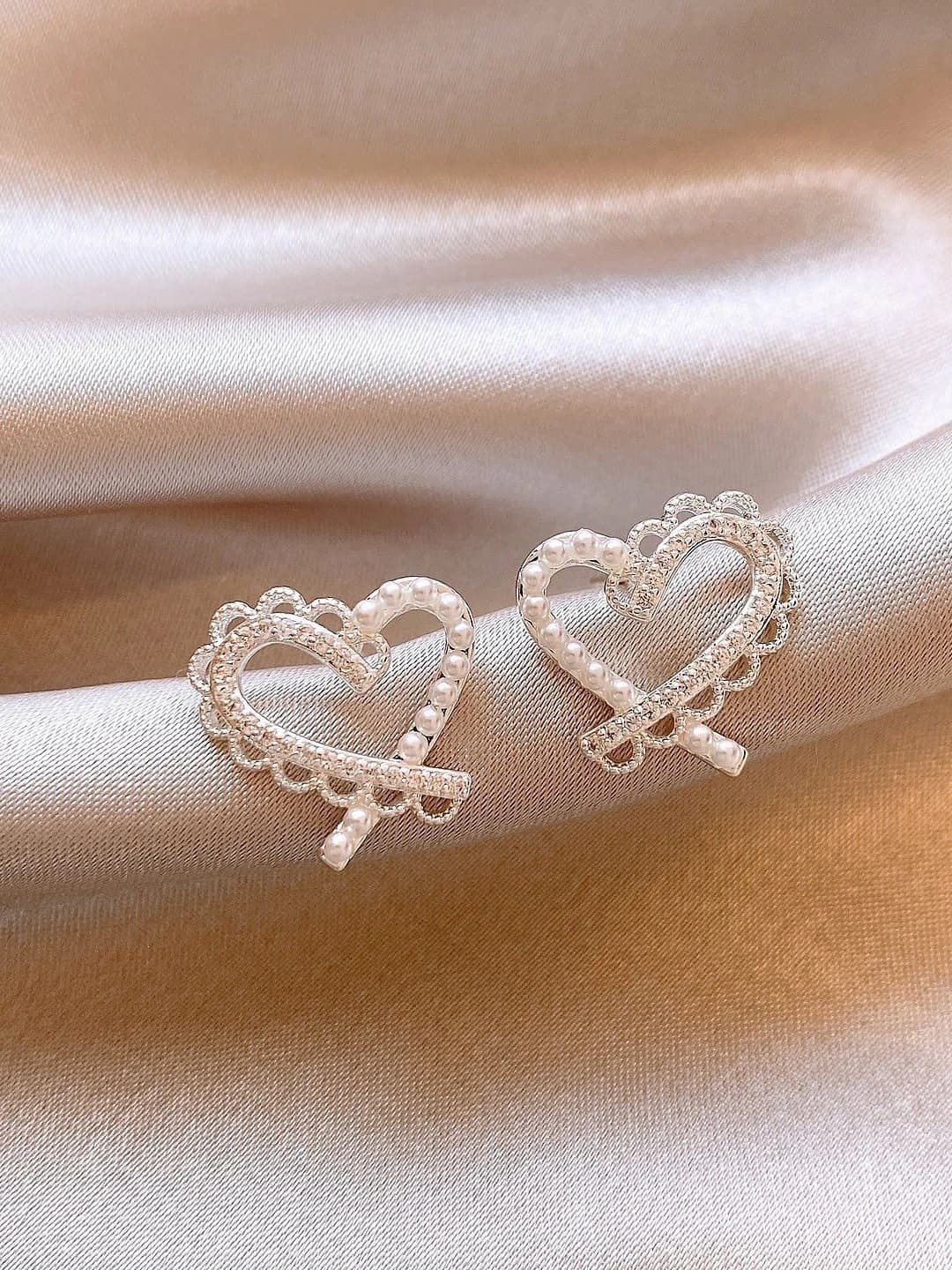 Lace edge pearl heart studs (925 silver post)