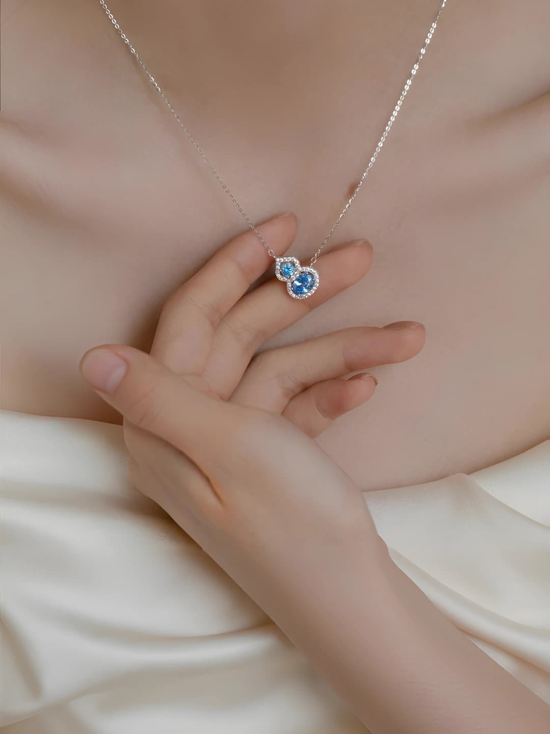 Blue diamond gourd necklace, white