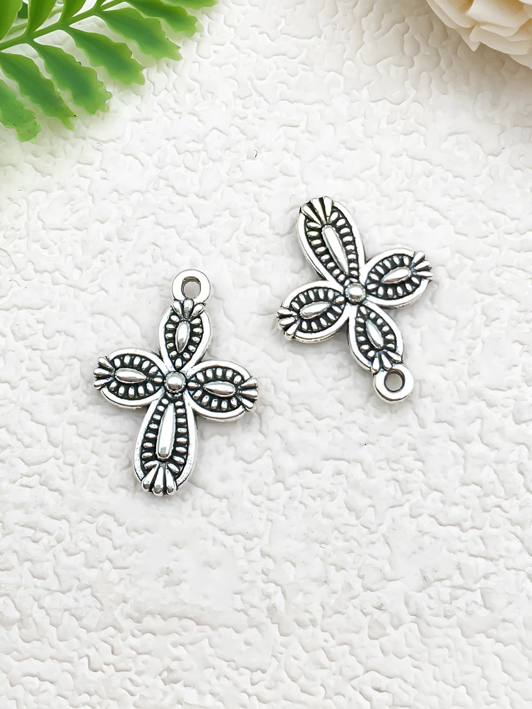 1 pc cross, 13x19mm, 1.1g
