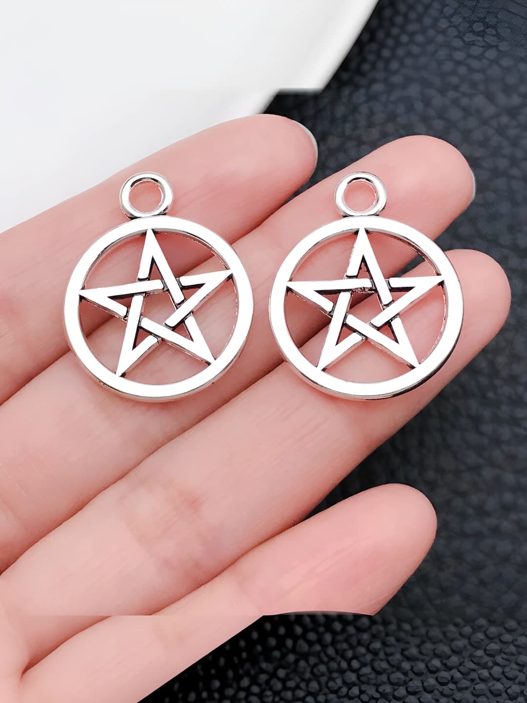 1 pc antique silver round hollow pentagram 20x25mm-2.4g