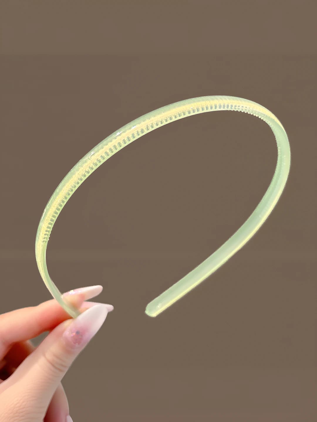 Light green, 0.9 cm