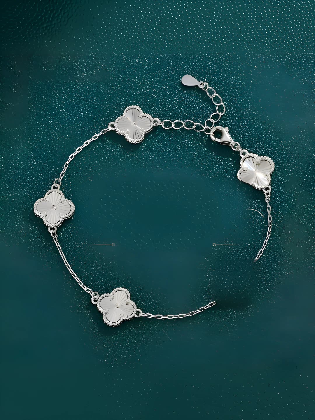 Women's Korean style geometric four-leaf clover bracelet with engraving