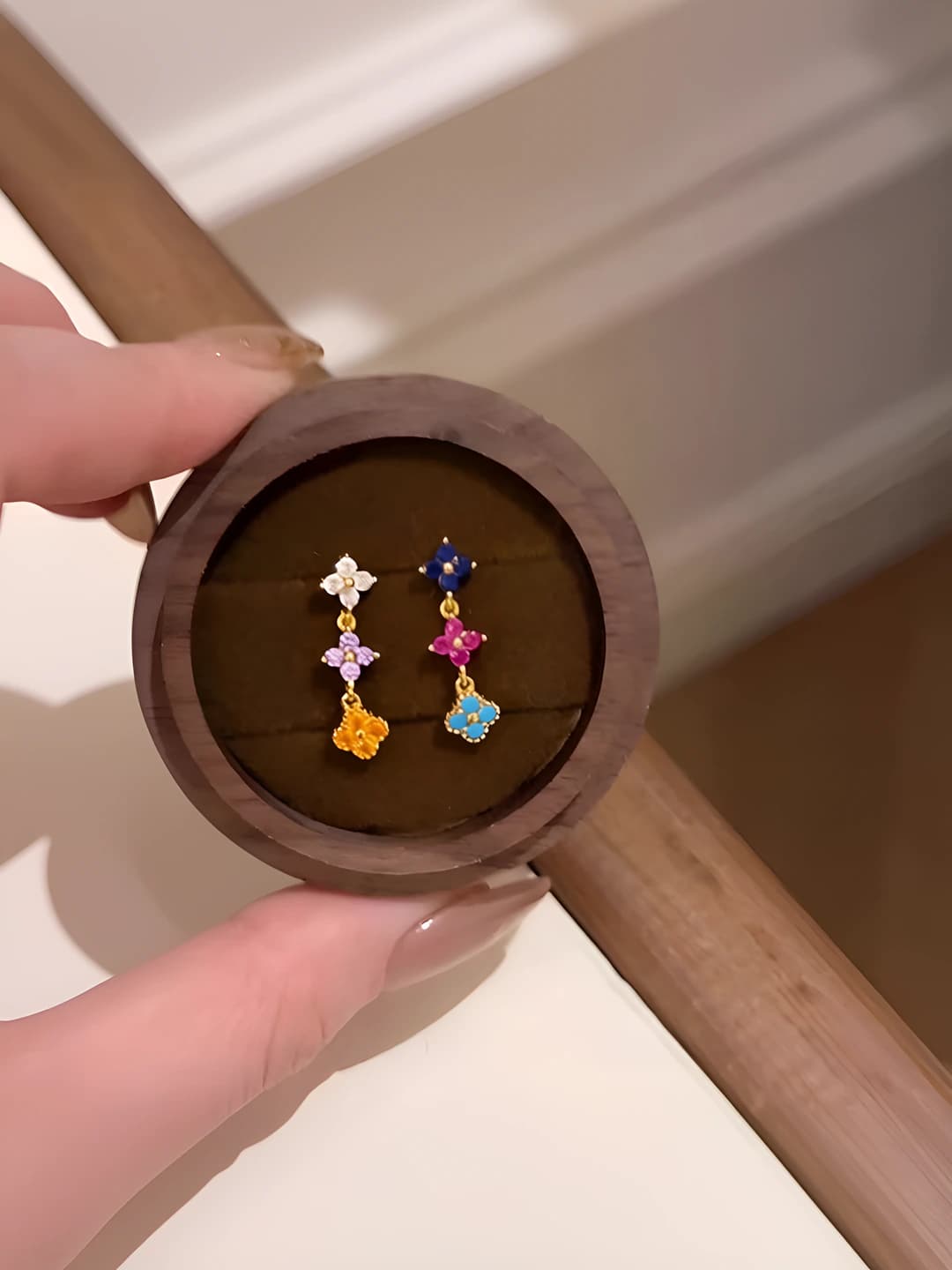 1 pair - Multicolour clover studs