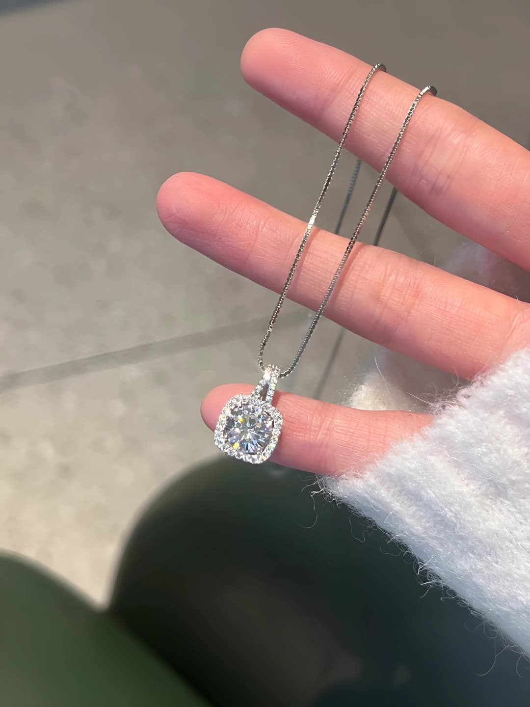Cube zircon necklace