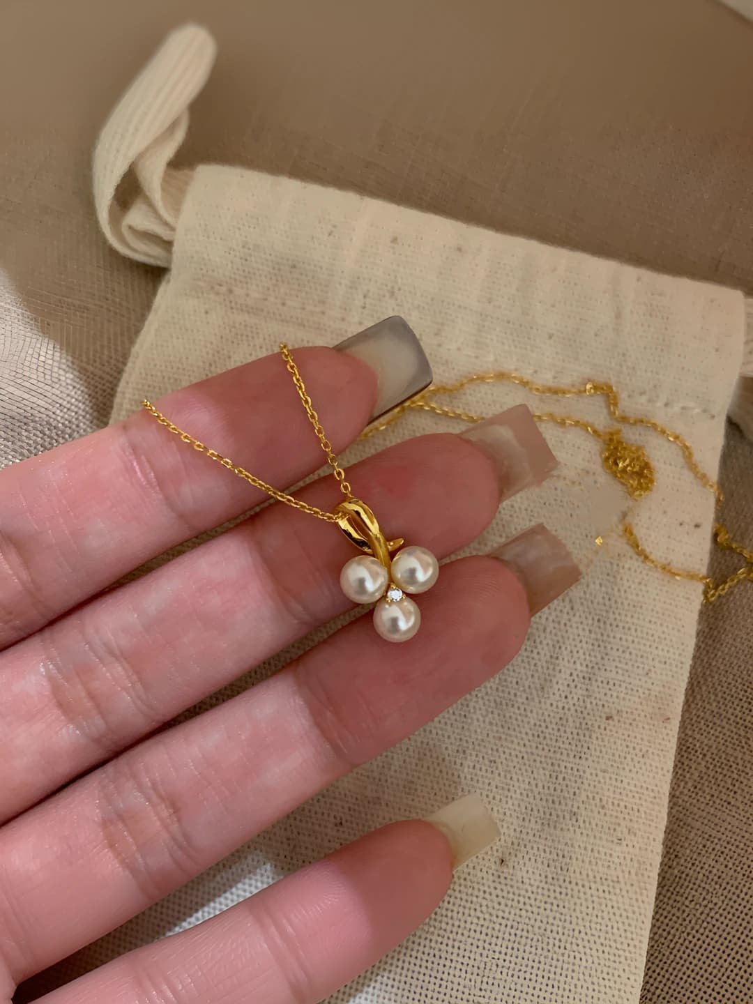 Small grape pearl necklace, gold