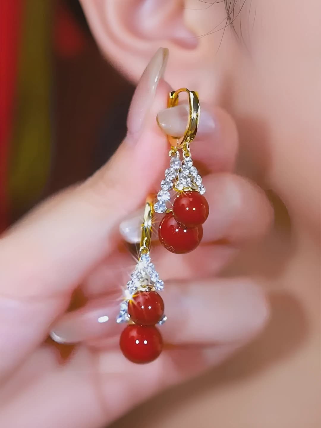 Women's red earrings with white pearls and crystals, slimming face effect, for autumn-winter season, design element: engraved, style: fashionable OL, product type: earrings