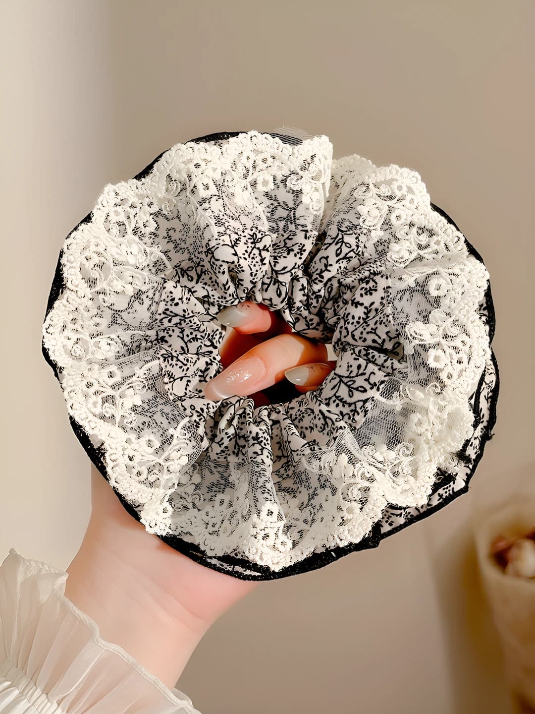 1# White lace 15 cm
