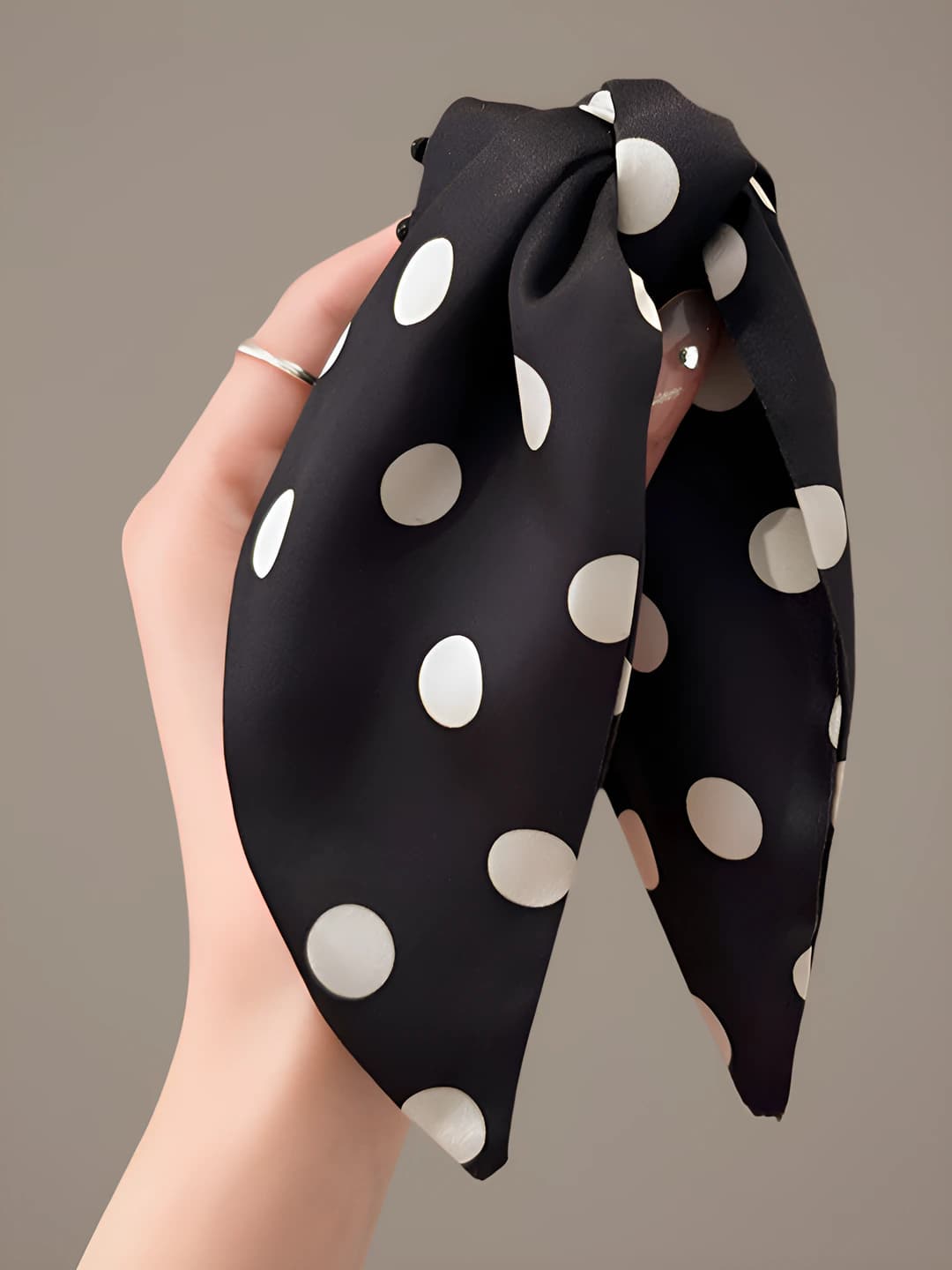 Black polka dot, base clip ~4 cm, ribbon ~12 cm