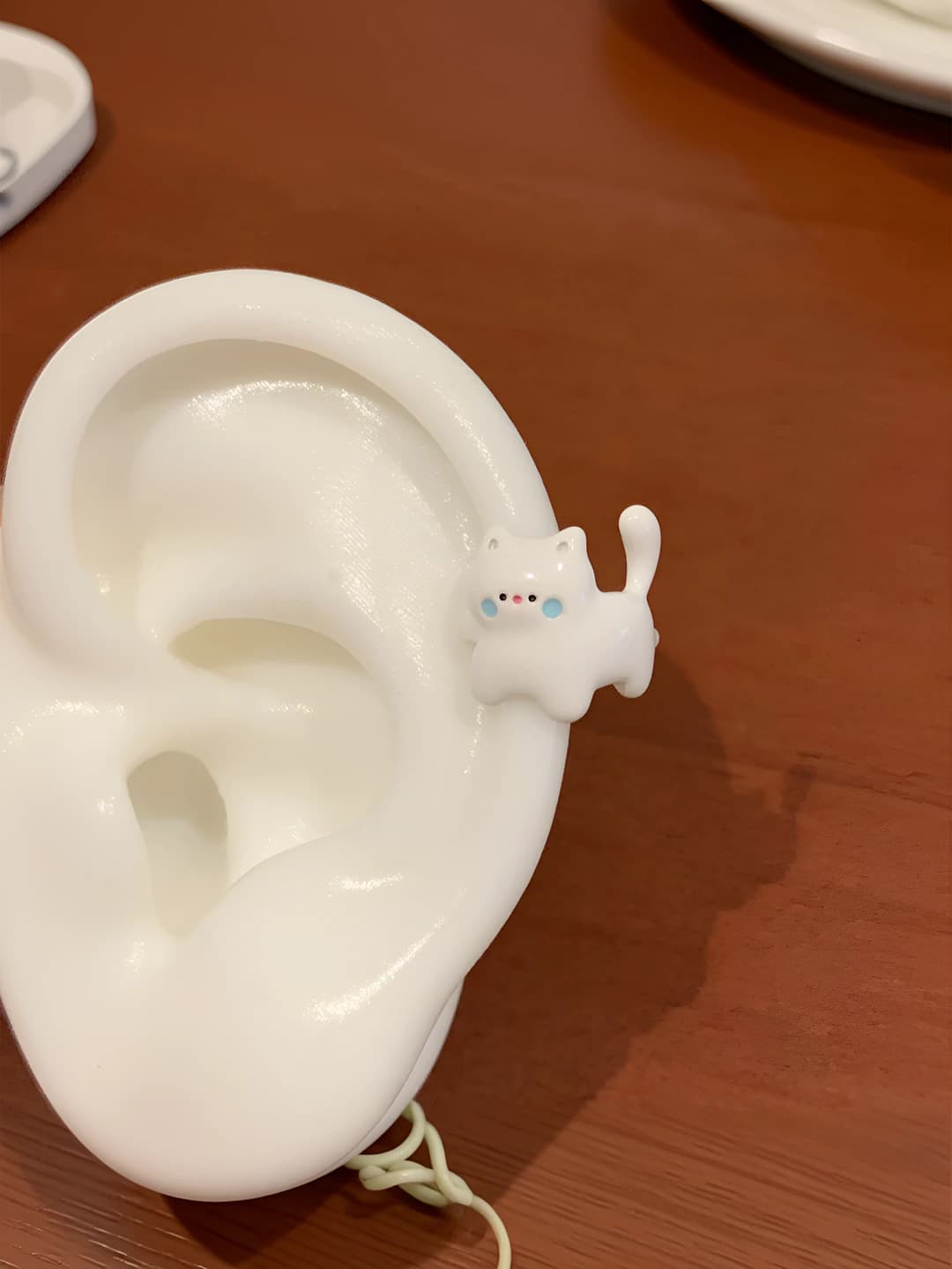 MMW3 White, cat, 1 pc