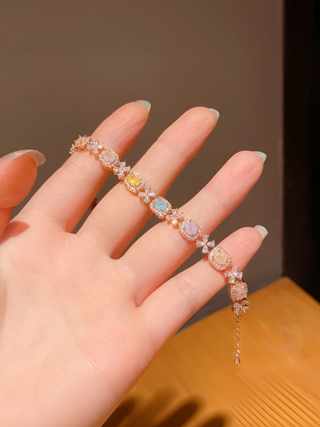 Women's retro style bracelet with square flower zirconia