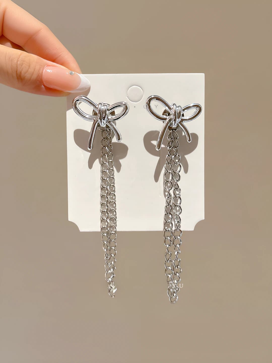 Bow clip